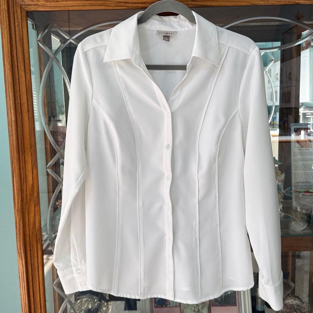 Roz & Ali Women’s V Neck Button-Down Blouse Classic White SZ Small. - Picture 2 of 13
